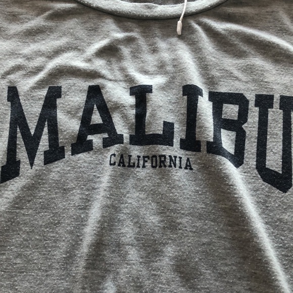 It’s a sweatshirt not very warm but pretty stylish - Picture 4 of 4